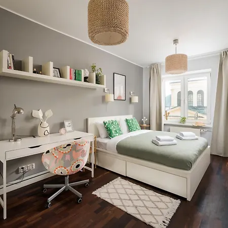 Elektoralna Charming By Bookinghost * Varşova